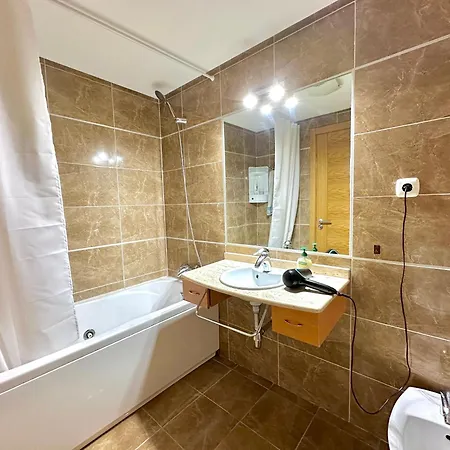 Beautiful 2-bedroom Frontline Lejlighed Estepona
