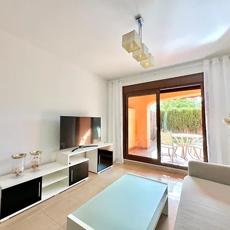 Beautiful 2-bedroom Frontline Lejlighed Estepona